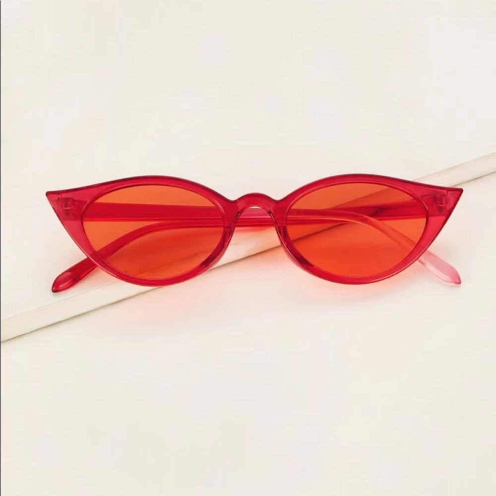 NEW w/ Case Retro Red Cat Eye Sunglasses - Picture 4 of 7